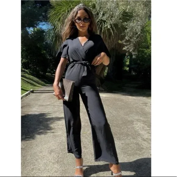 Black Short Sleeve V-Neck Loose Fit Wide Leg Jumpsuit Playsuit - Picture 6 of 10